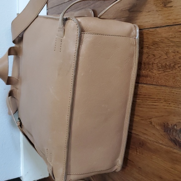 Gathre Pebbled Leather Diaper Backpack With Top Handle - Picture 9 of 15